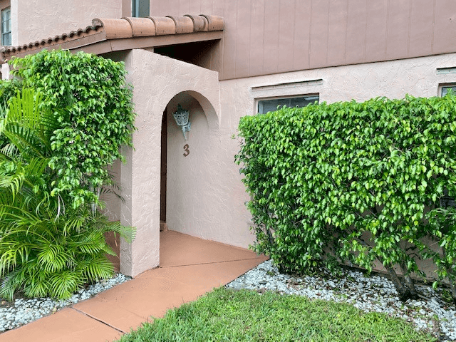 Davie Townhome: 3 Laredo Pl