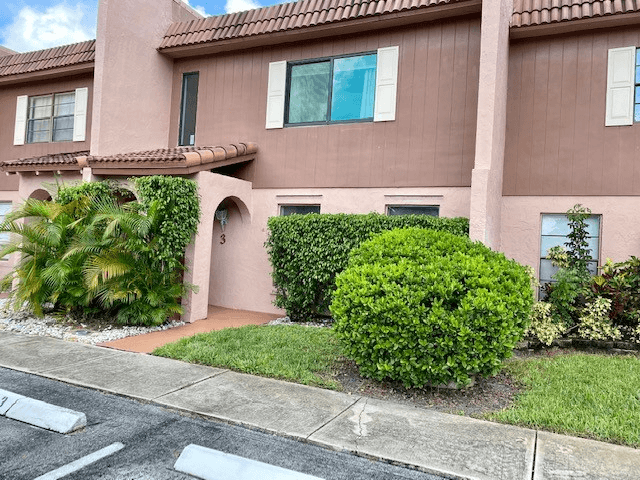 Davie Townhome: 3 Laredo Pl