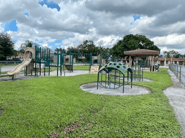 Davie Townhome: 3 Laredo Pl