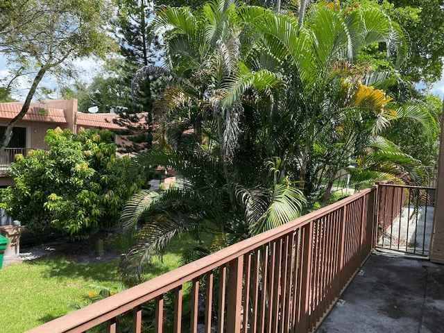 Davie Townhome: 3 Laredo Pl
