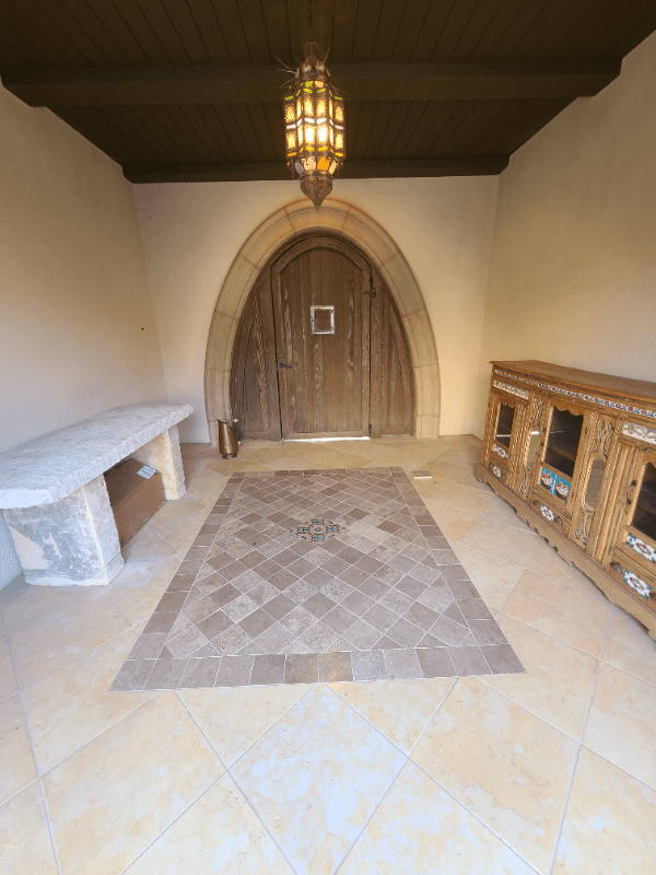 San Diego House: 8256 The Landing Way