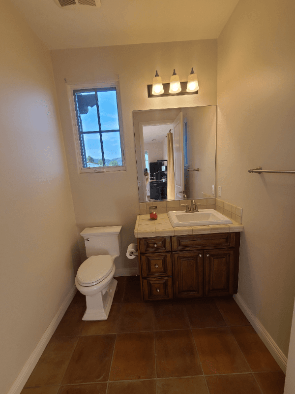 San Diego House: 8256 The Landing Way