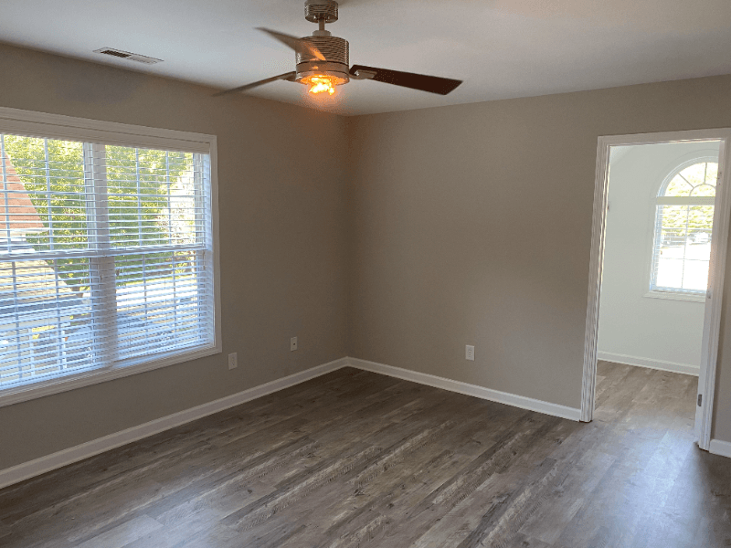 Raleigh House: 8000 Willowglen Dr