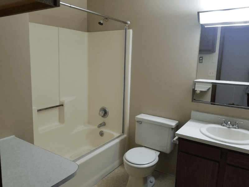 Akron Apartment: 2376 E Market St