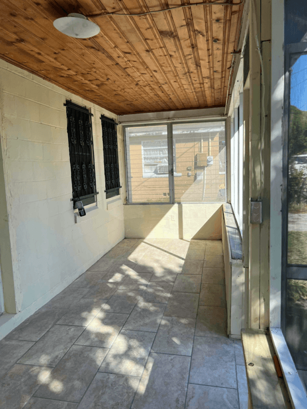 Mulberry House: 212 NW 4th st