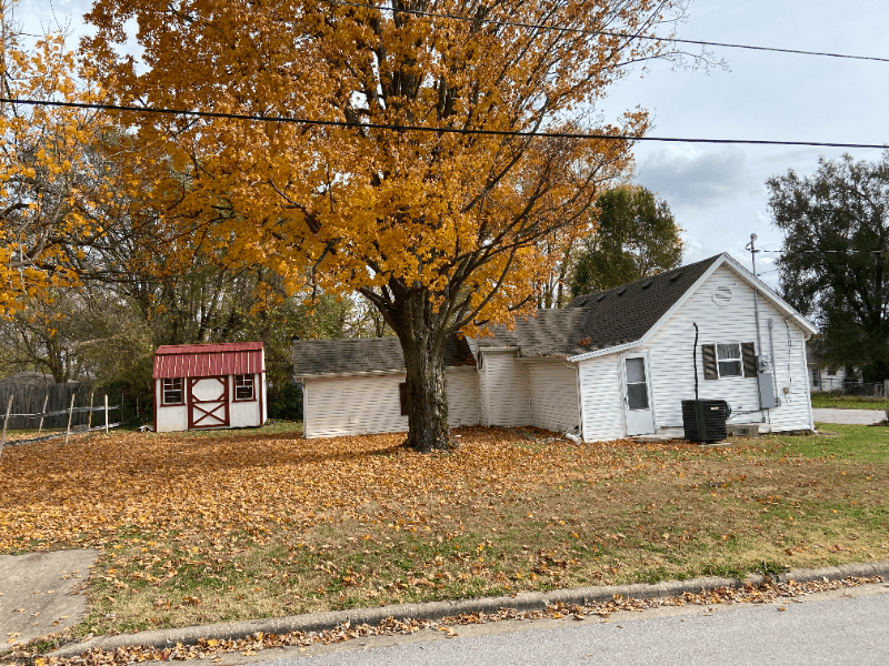 Bolivar House: 1001 E Chestnut St