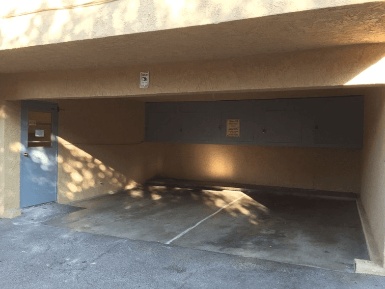 Northridge Apartment: 8343 Amigo Avenue