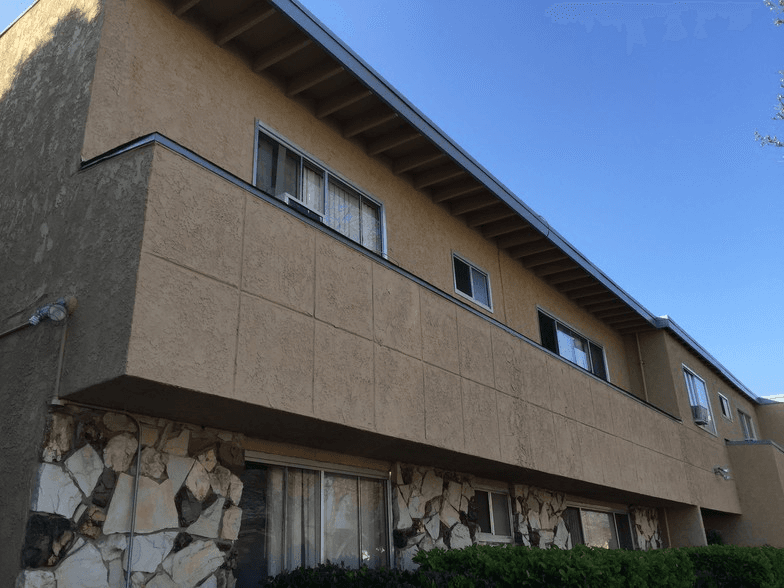 Northridge Apartment: 8343 Amigo Avenue