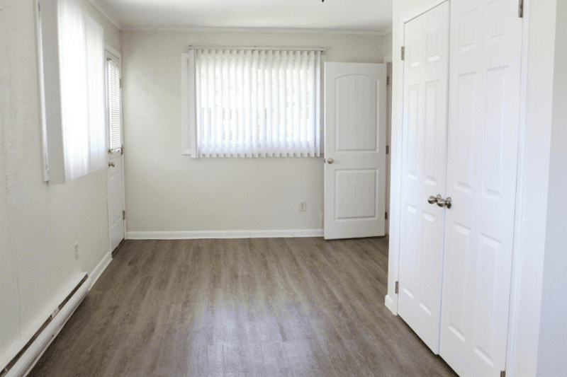 Amherst Apartment: 10 Belchertown Rd