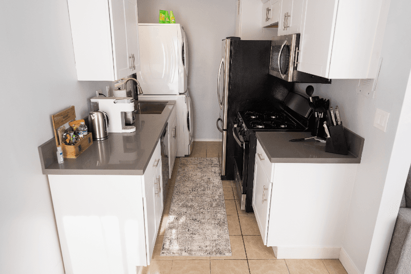 North Hollywood Apartment: 11249 Huston St