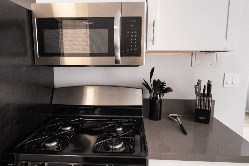 North Hollywood Apartment: 11249 Huston St