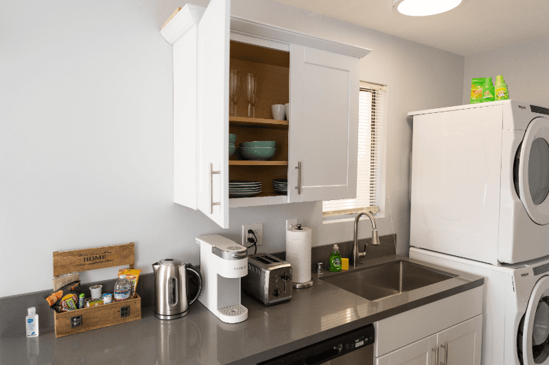 North Hollywood Apartment: 11249 Huston St
