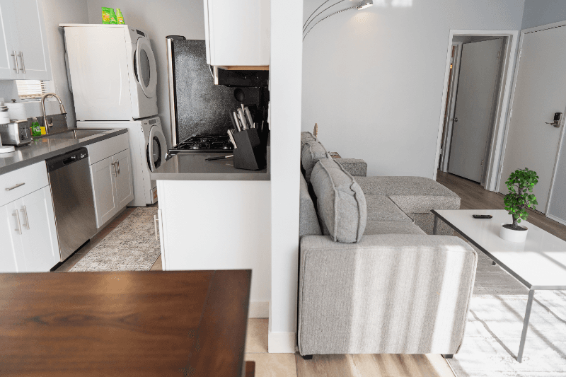 North Hollywood Apartment: 11249 Huston St