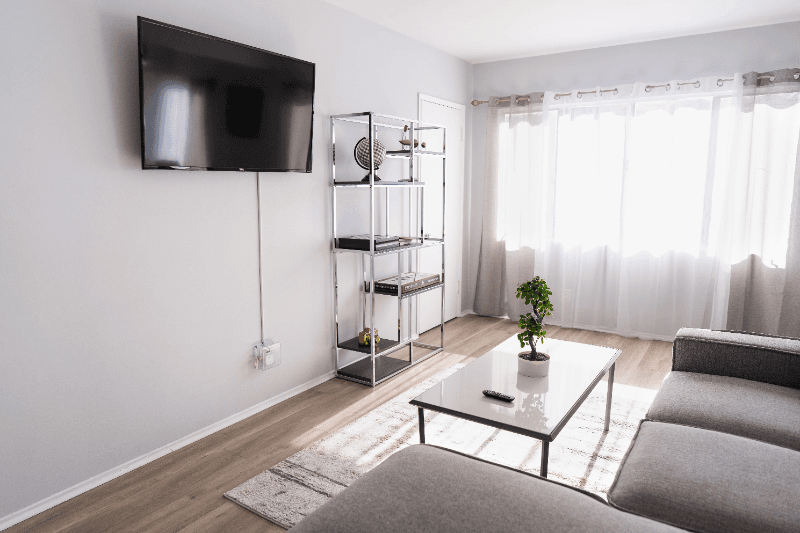 North Hollywood Apartment: 11249 Huston St