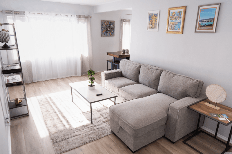 North Hollywood Apartment: 11249 Huston St