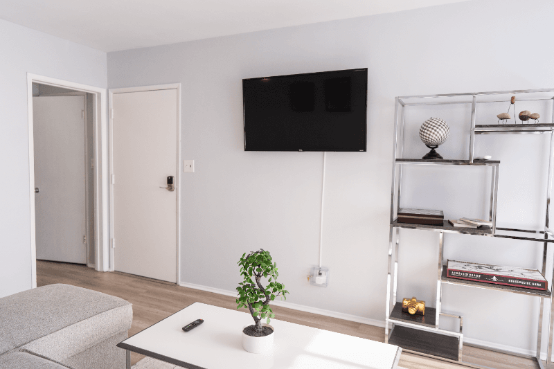 North Hollywood Apartment: 11249 Huston St
