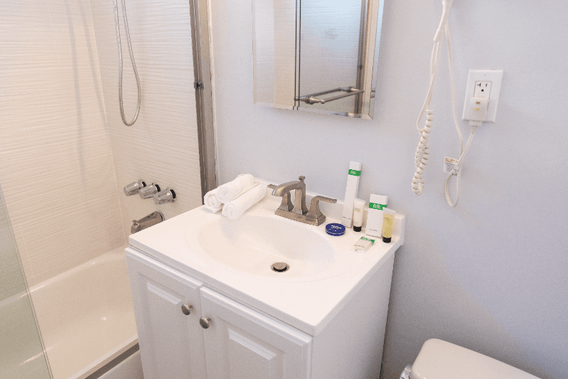 North Hollywood Apartment: 11249 Huston St