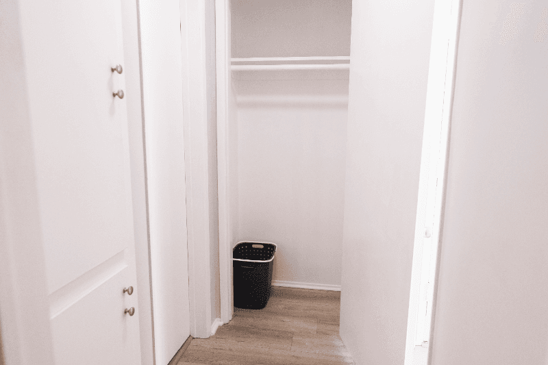 North Hollywood Apartment: 11249 Huston St