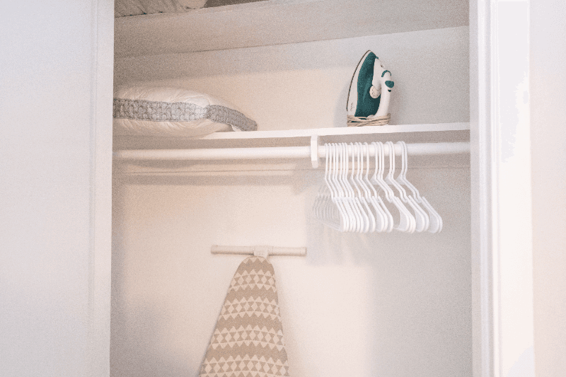 North Hollywood Apartment: 11249 Huston St