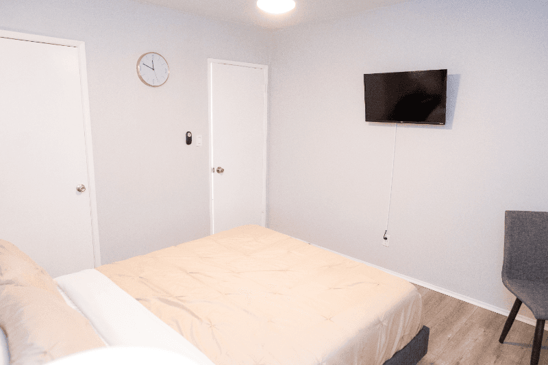 North Hollywood Apartment: 11249 Huston St