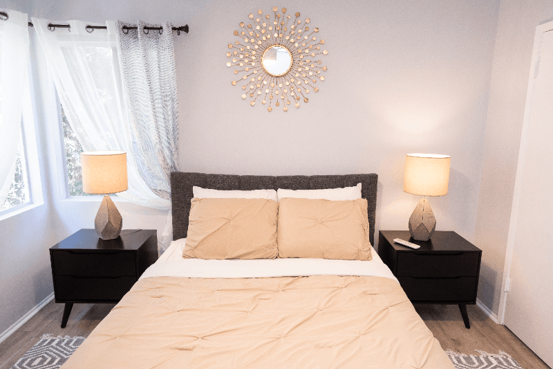 North Hollywood Apartment: 11249 Huston St