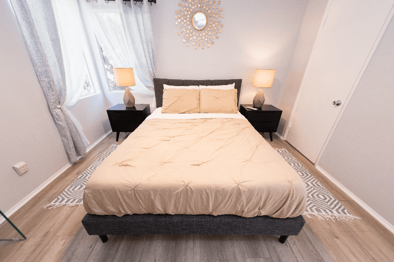 North Hollywood Apartment: 11249 Huston St