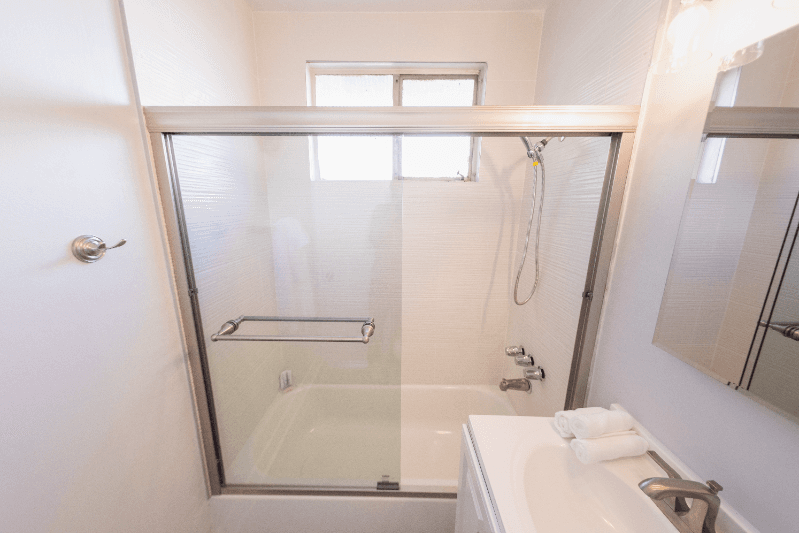 North Hollywood Apartment: 11249 Huston St