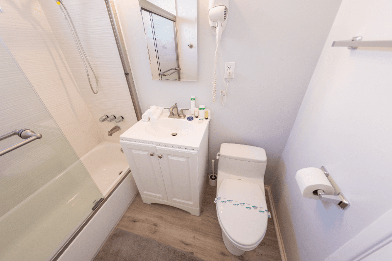 North Hollywood Apartment: 11249 Huston St