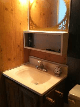 East Earl Apartment: 4192 Division Hwy