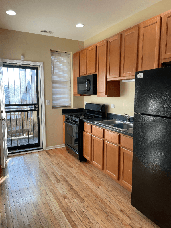 Chicago Apartment: 853 E 64th St