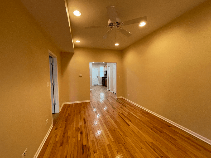 Chicago Apartment: 853 E 64th St