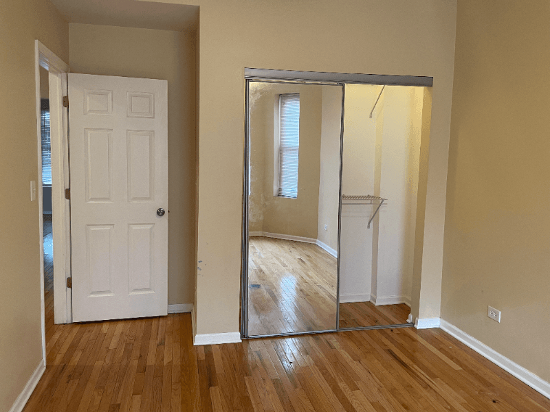 Chicago Apartment: 853 E 64th St