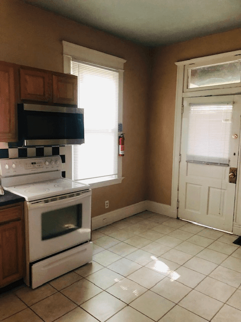 Cincinnati House: 2336 stratford ave
