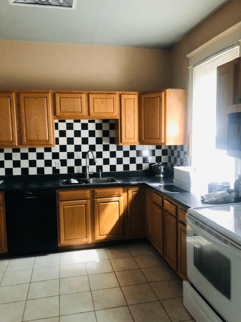 Cincinnati House: 2336 stratford ave