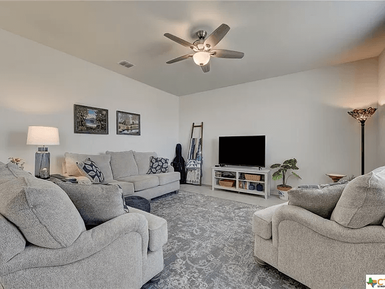 New Braunfels House: 308 Autumn Rouge