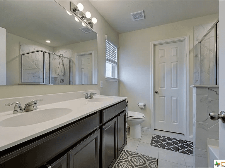 New Braunfels House: 308 Autumn Rouge