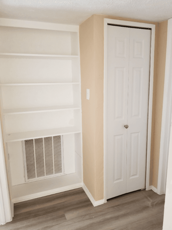 The Colony House: 5725 Baker Dr.