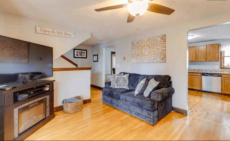 Lynn Townhome: 52 Winnepurkit Ave