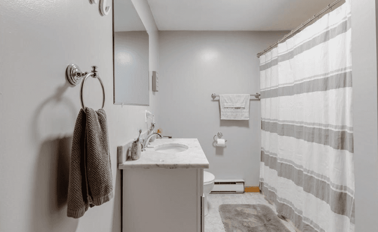 Lynn Townhome: 52 Winnepurkit Ave