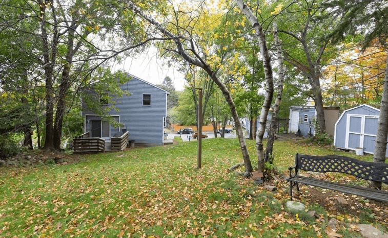 Lynn Townhome: 52 Winnepurkit Ave