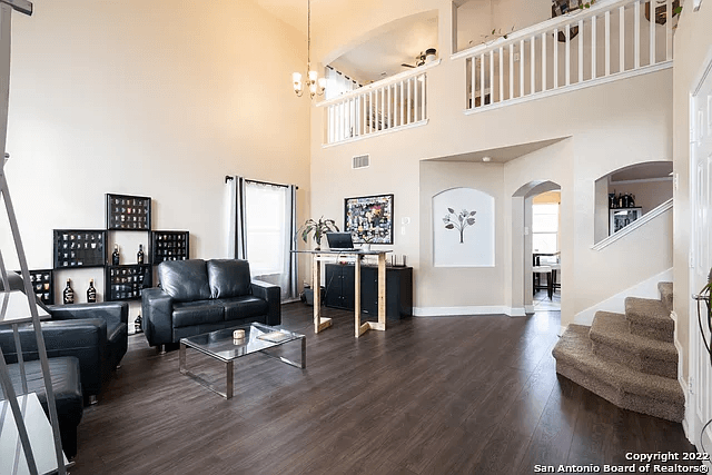 San Antonio House: 10031 Moffitt Dr