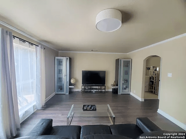 San Antonio House: 10031 Moffitt Dr