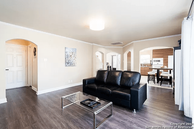 San Antonio House: 10031 Moffitt Dr