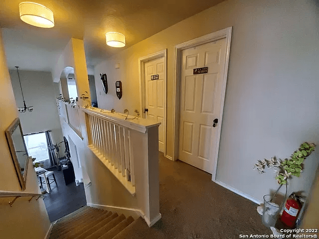 San Antonio House: 10031 Moffitt Dr