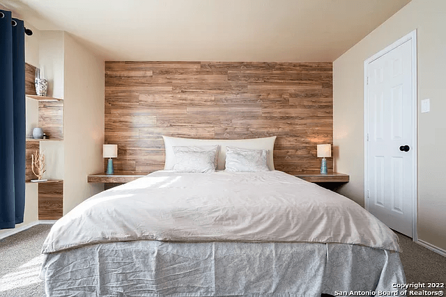 San Antonio House: 10031 Moffitt Dr
