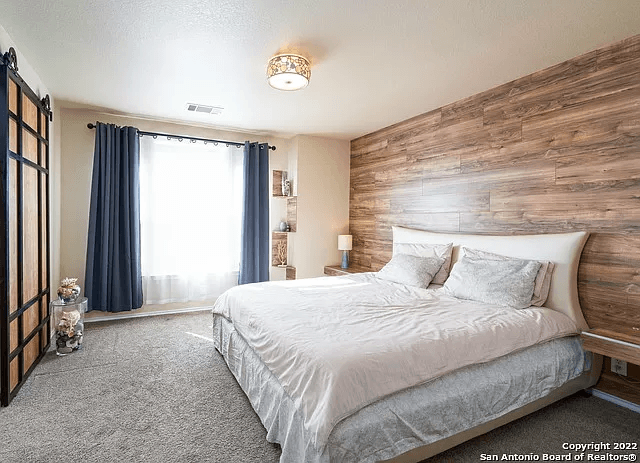 San Antonio House: 10031 Moffitt Dr