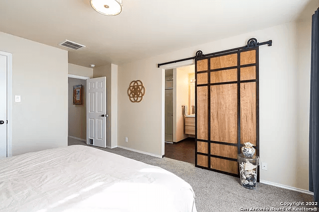 San Antonio House: 10031 Moffitt Dr