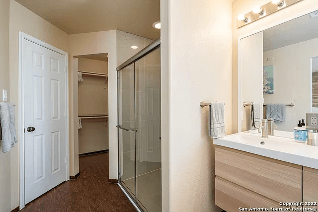 San Antonio House: 10031 Moffitt Dr