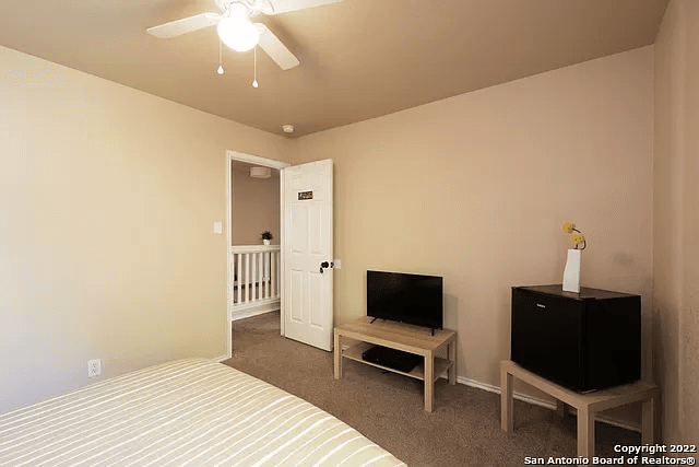 San Antonio House: 10031 Moffitt Dr