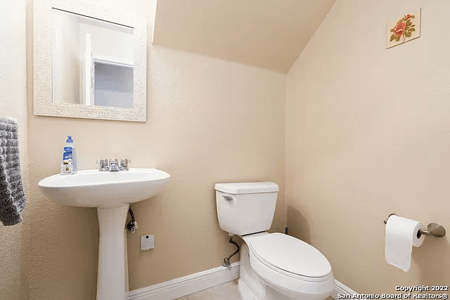 San Antonio House: 10031 Moffitt Dr